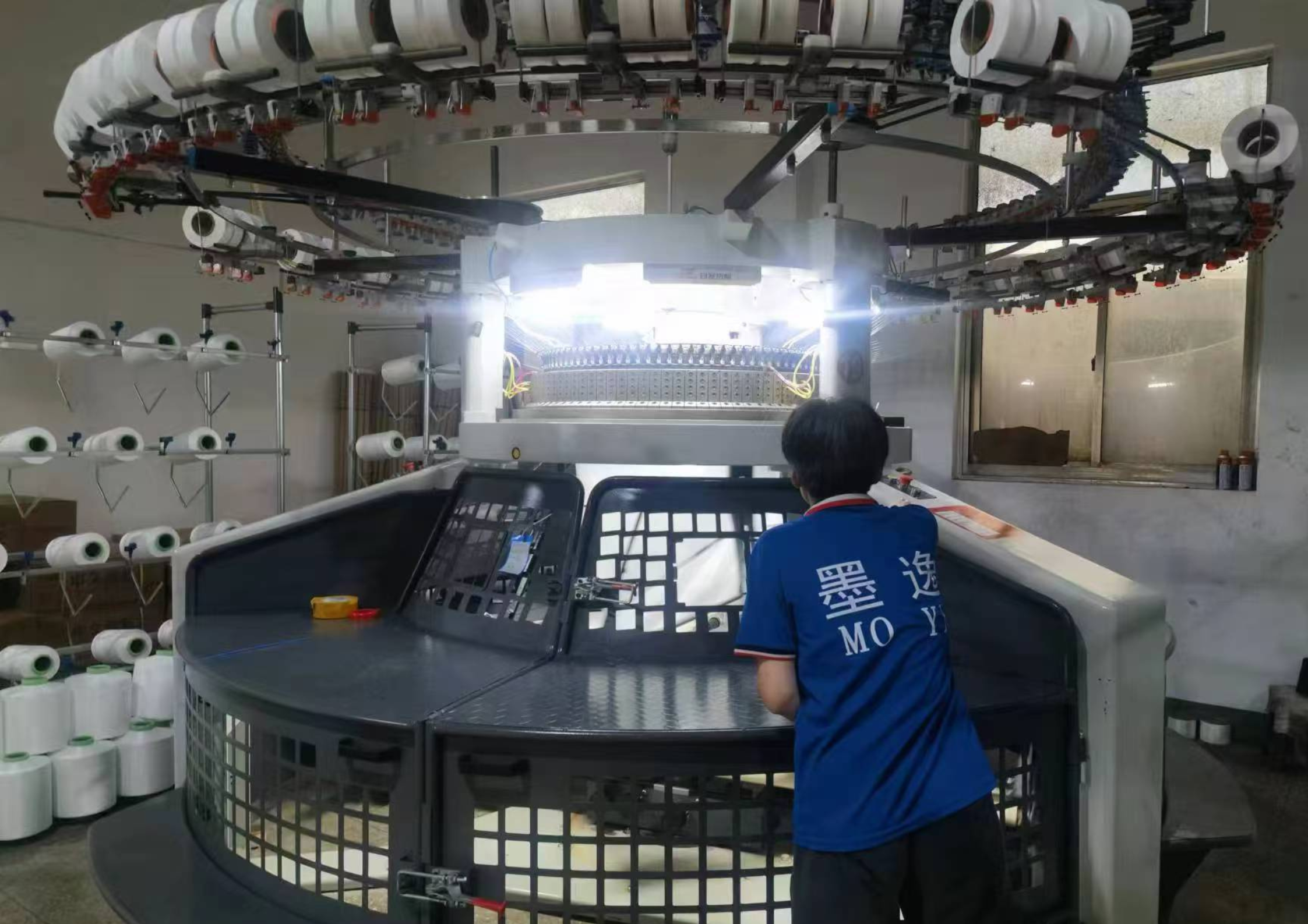 Circular knitting machine